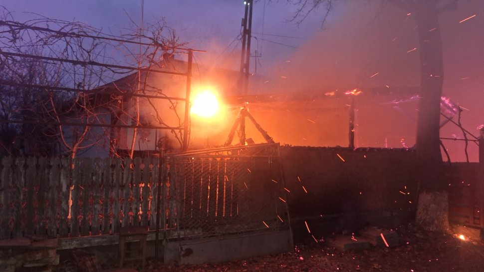 Incendiu violent la Oniceni, comuna Forăști 6922