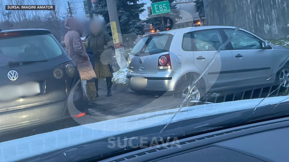 O mașină a rămas suspendată într-un șant, la Fălticeni 6958