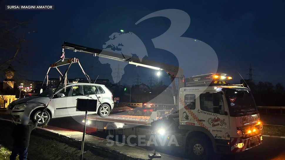 O mașină a rămas suspendată într-un șant, la Fălticeni 6960