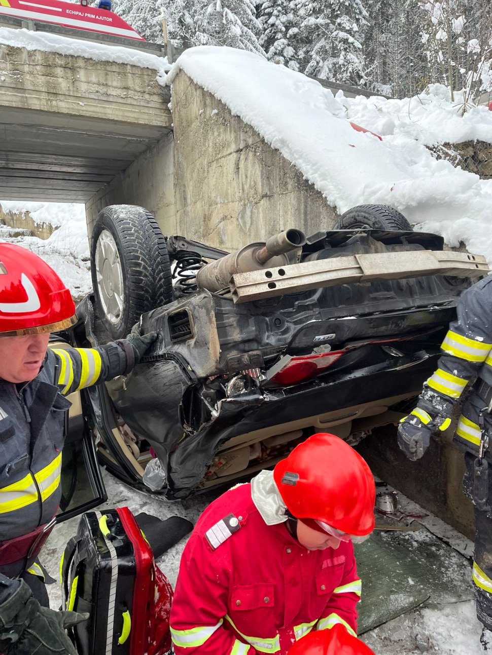 O femeie a ajuns la spital în urma unui accident rutier grav, la Poiana Teiului 6968