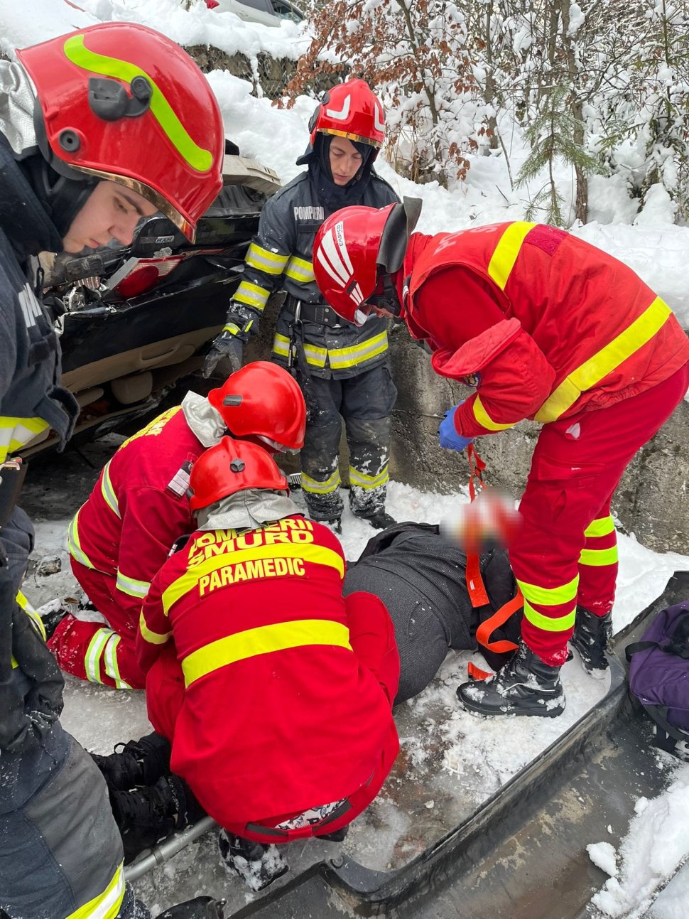 O femeie a ajuns la spital în urma unui accident rutier grav, la Poiana Teiului 6969