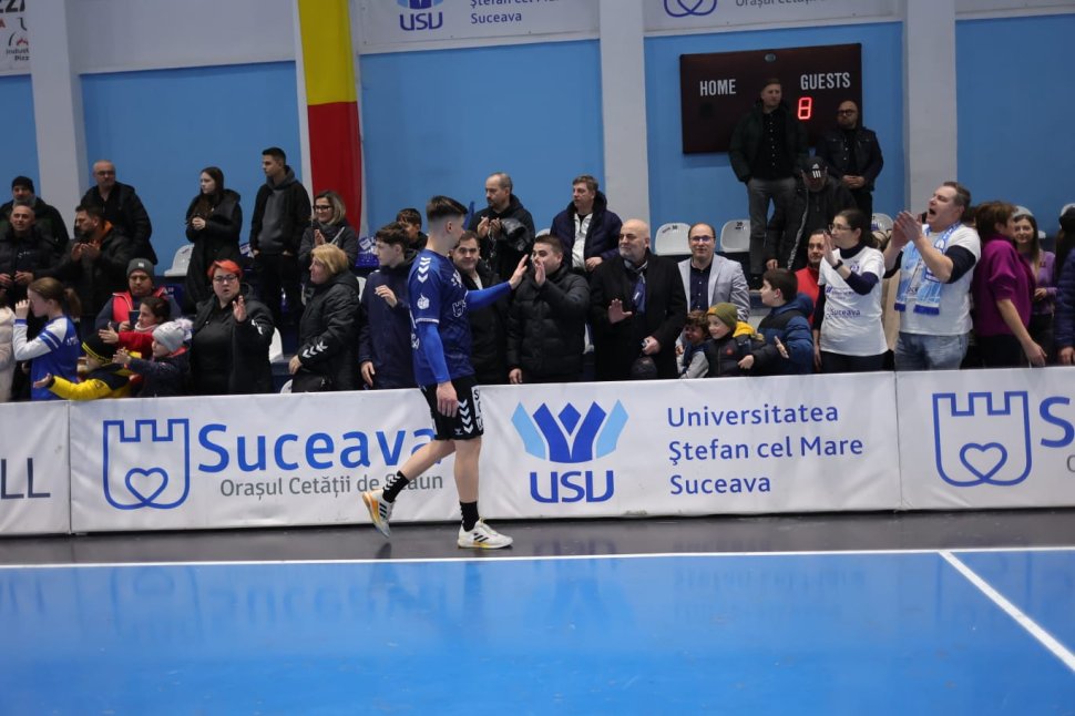 Președintele CJ Suceava, primarul Vasile Rîmbu și rectorul USV Mihai Dimian, prezenți la ultimul meci al CSU Suceava din acest an 6963