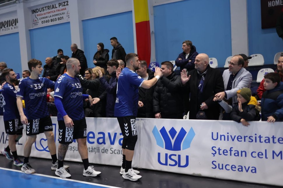 Președintele CJ Suceava, primarul Vasile Rîmbu și rectorul USV Mihai Dimian, prezenți la ultimul meci al CSU Suceava din acest an 6964