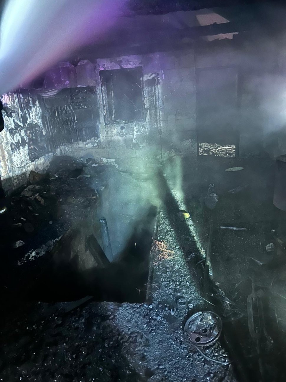 Trei persoane au suferit arsuri grave în urma unei explozii într-un garaj 7002