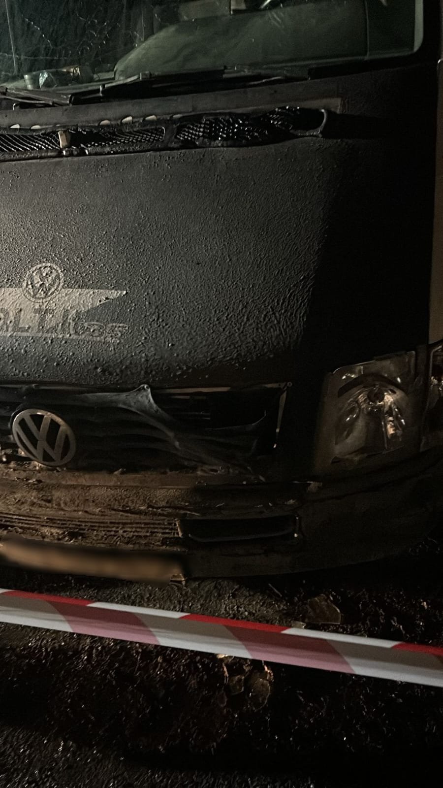 Trei persoane au suferit arsuri grave în urma unei explozii într-un garaj 7005