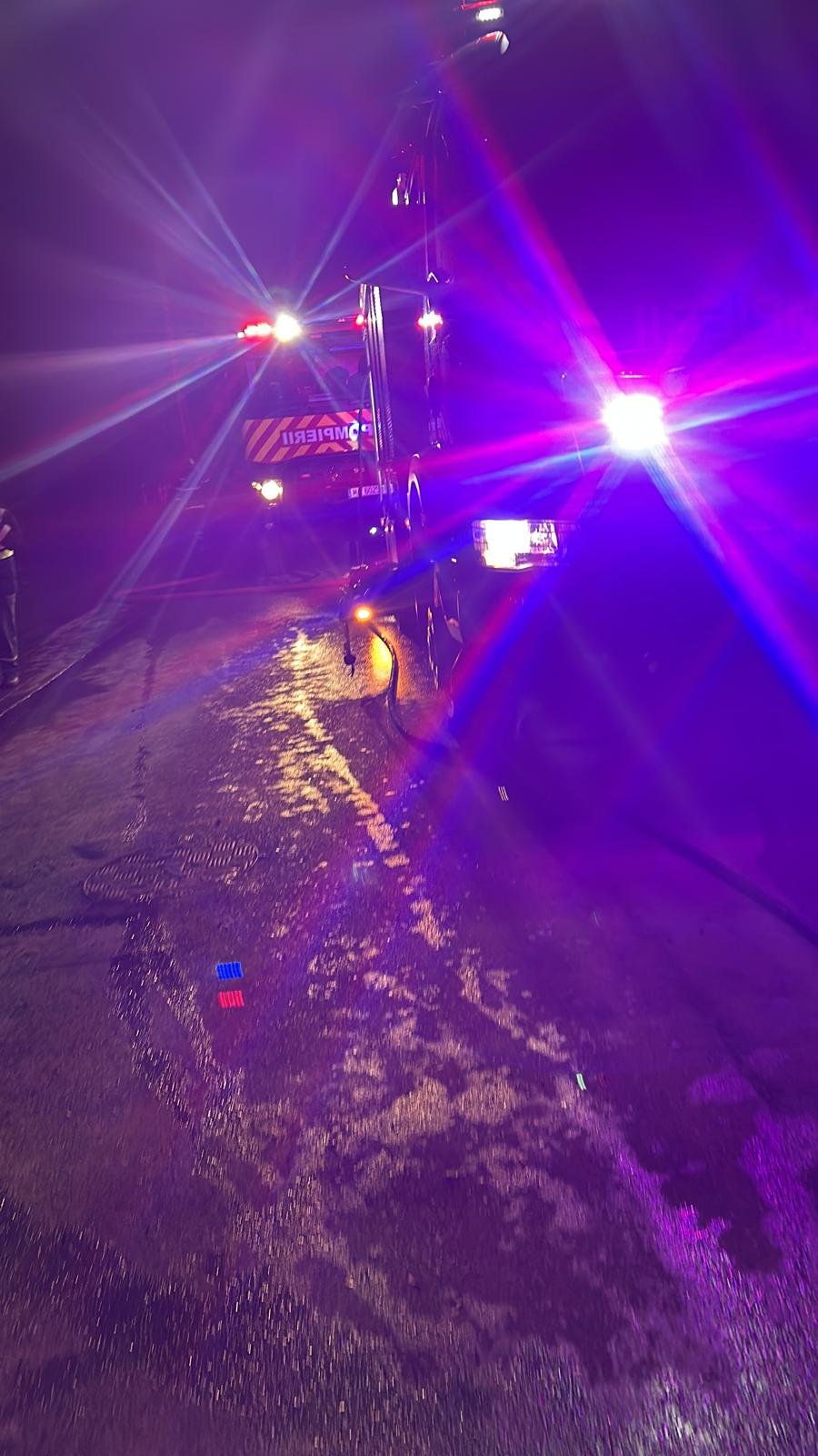 Trei persoane au suferit arsuri grave în urma unei explozii într-un garaj 7007