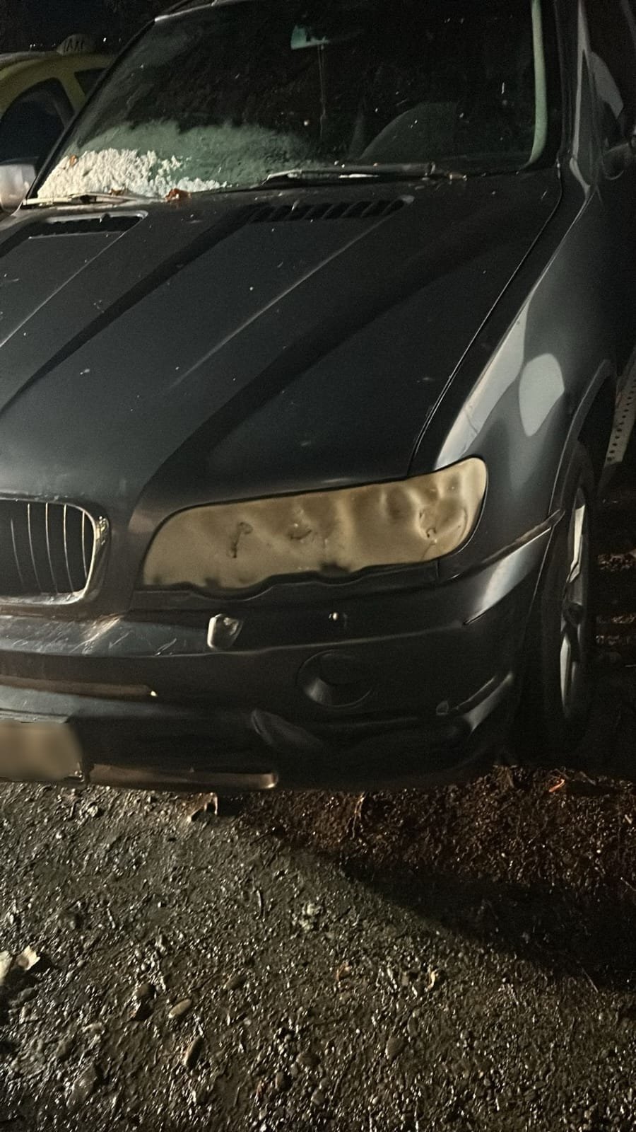 Trei persoane au suferit arsuri grave în urma unei explozii într-un garaj 7012