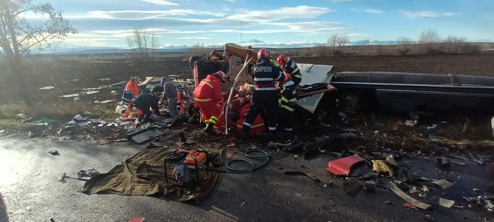 Dezastru pe DN2: Carambol între două TIR-uri și un autoturism, în zona Secuieni 7037