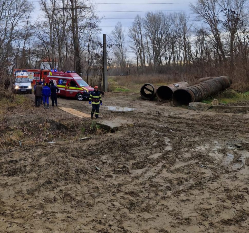 Misiune contracronometru pentru patru muncitori cărora li s-a făcut rău într-un cămin de apă 7019