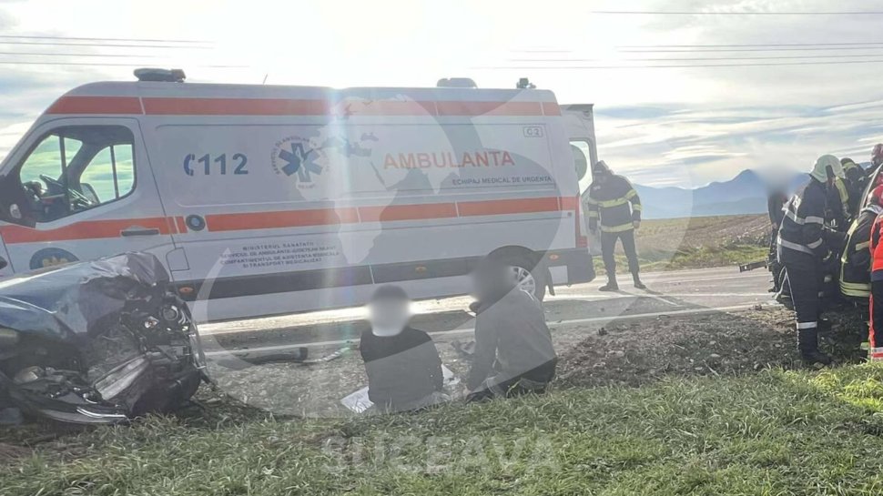 Impact frontal puternic între două mașini, la Piatra Neamț: șase victime, dintre care trei încarcerate între fiarele contorsionate 7076