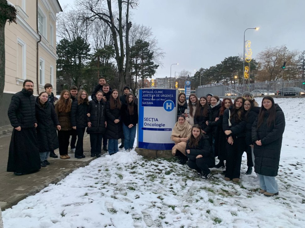 Tinerii ATOS, misiune de suflet în saloanele spitalului din Suceava 7103