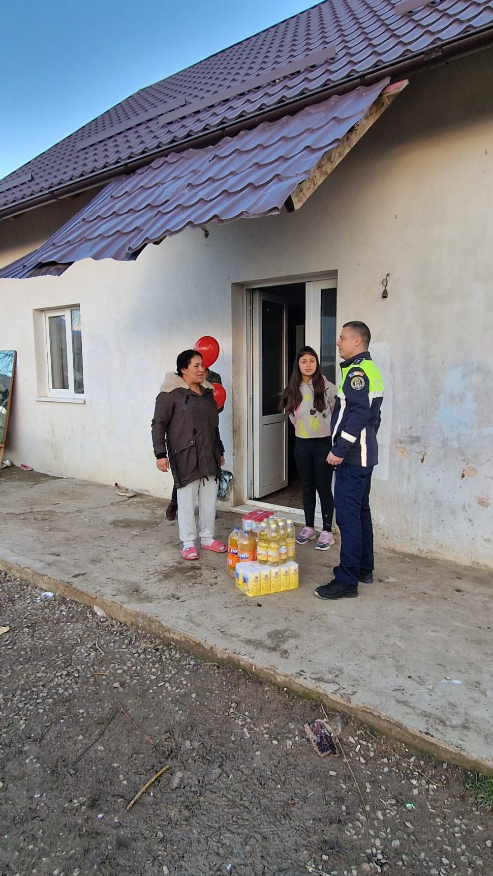 Acțiuni de informare a cetățenilor cu privire la protecția animalelor; cadouri pentru cei mici și hrană pentru necuvântătoare 7225