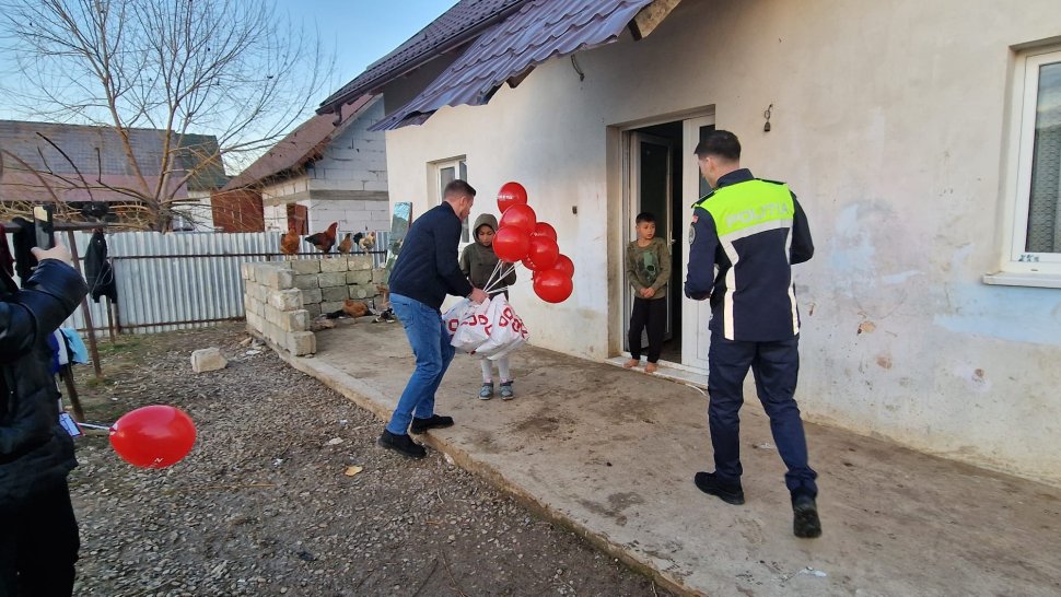 Acțiuni de informare a cetățenilor cu privire la protecția animalelor; cadouri pentru cei mici și hrană pentru necuvântătoare 7226