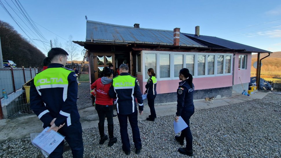 Acțiuni de informare a cetățenilor cu privire la protecția animalelor; cadouri pentru cei mici și hrană pentru necuvântătoare 7228