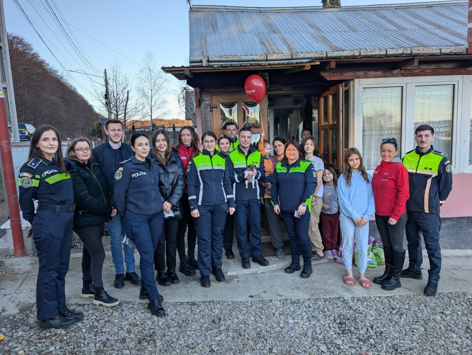 Acțiuni de informare a cetățenilor cu privire la protecția animalelor; cadouri pentru cei mici și hrană pentru necuvântătoare 7230