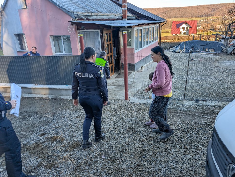 Acțiuni de informare a cetățenilor cu privire la protecția animalelor; cadouri pentru cei mici și hrană pentru necuvântătoare 7235