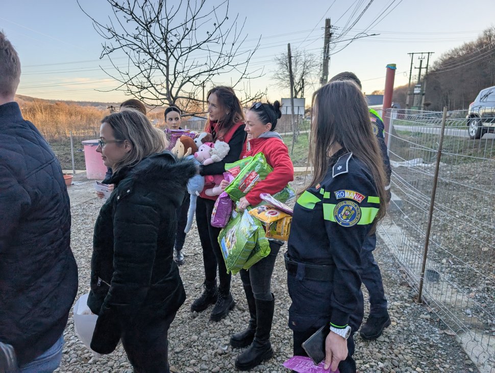 Acțiuni de informare a cetățenilor cu privire la protecția animalelor; cadouri pentru cei mici și hrană pentru necuvântătoare 7237