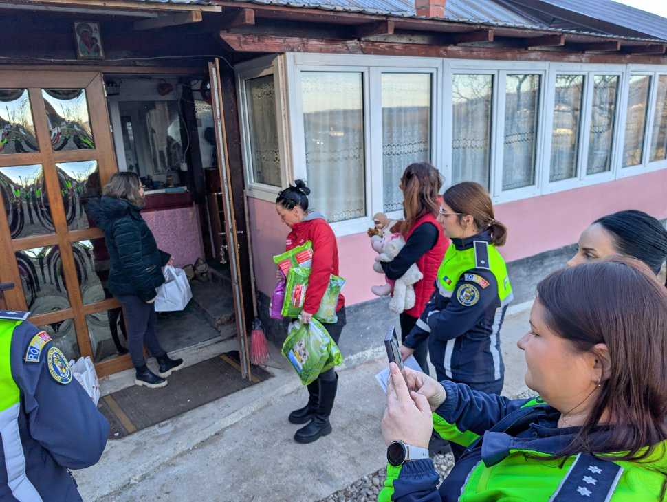 Acțiuni de informare a cetățenilor cu privire la protecția animalelor; cadouri pentru cei mici și hrană pentru necuvântătoare 7240