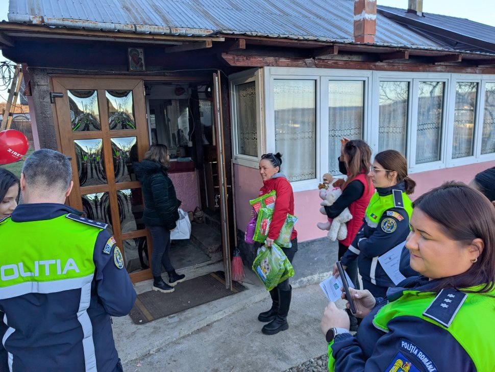 Acțiuni de informare a cetățenilor cu privire la protecția animalelor; cadouri pentru cei mici și hrană pentru necuvântătoare 7241