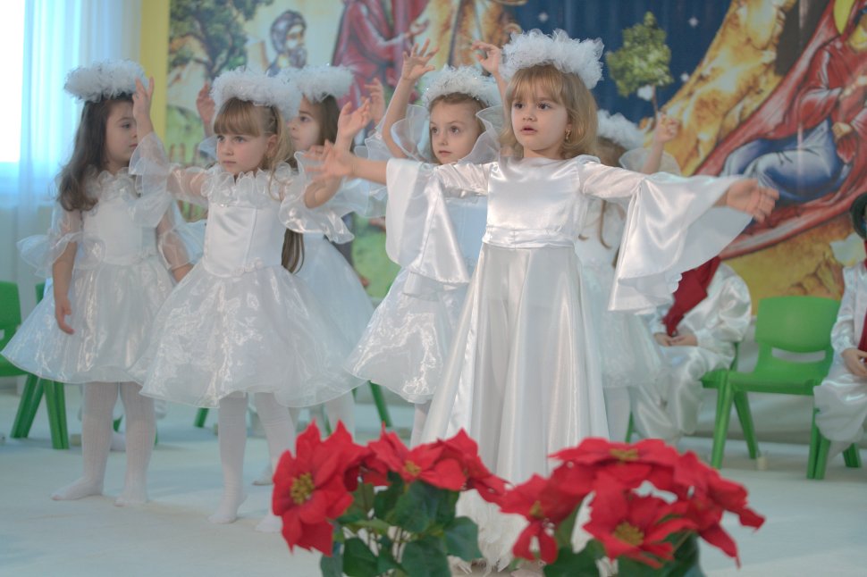 Licuricii Crăciunului au strălucit la Grădinița Seminarului Teologic Liceal Ortodox „Mitropolitul Dosoftei” Suceava  7198