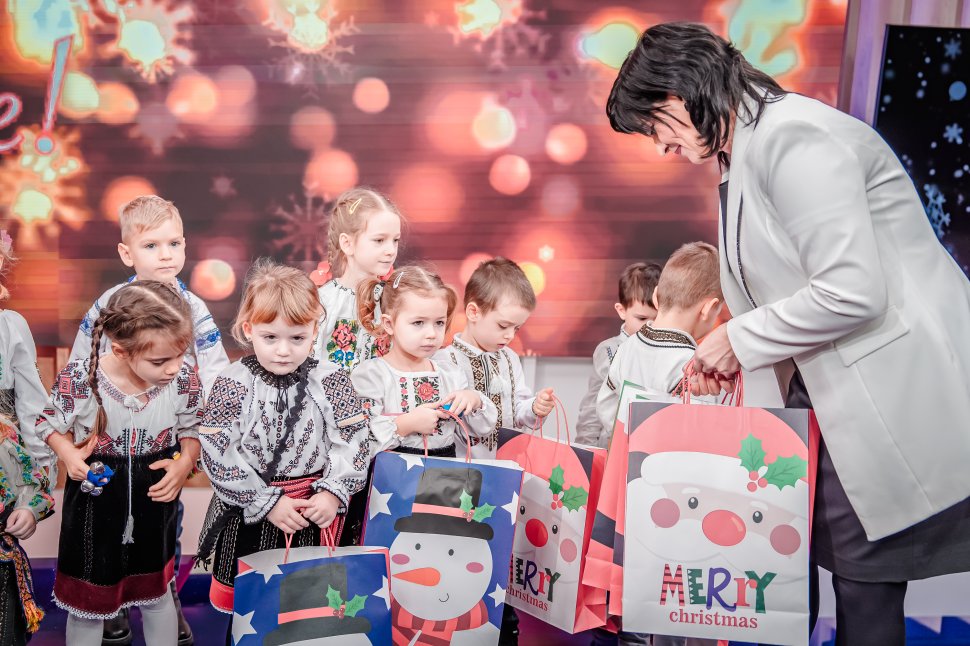 Cei mai mici colindători de la “Grădinița Magica Rădăuți”, în platoul Antena 3 Suceava 7296