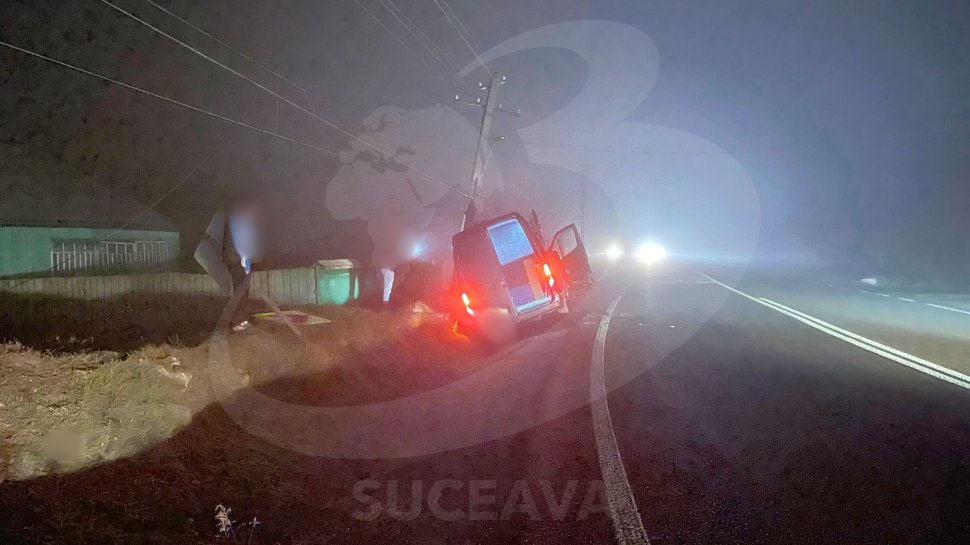 Ceața și carosabilul umed au scos un autobuz în afara drumului; experiența șoferului a prevenit o tragedie majoră 7336