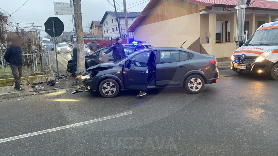 Accident grav într-o intersecție de pe strada 1 Mai din Fălticeni 7371