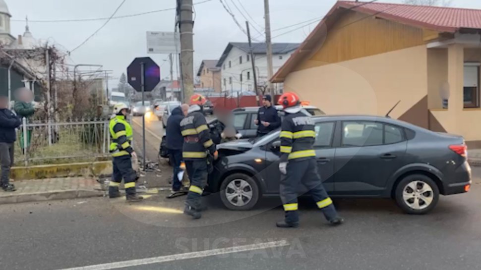 Accident grav într-o intersecție de pe strada 1 Mai din Fălticeni