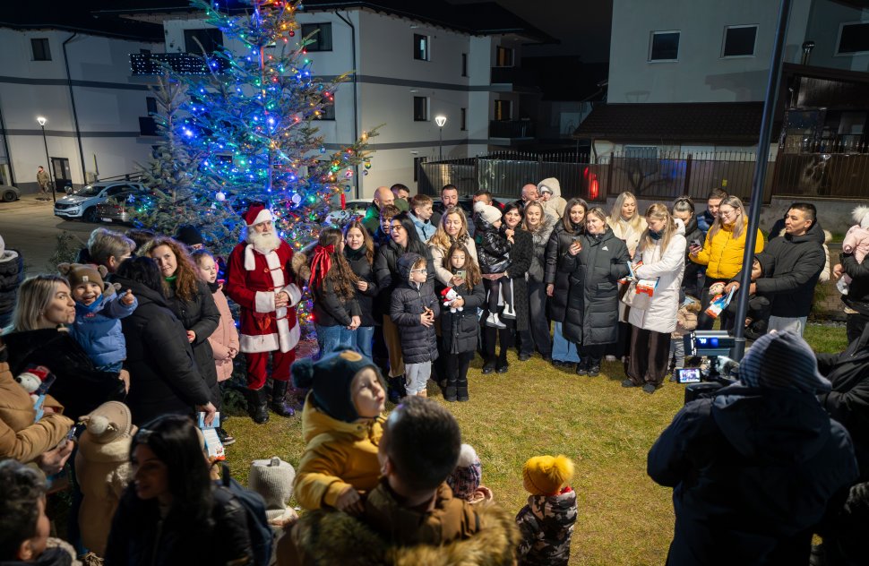 Moș Crăciun a poposit în cartierul „La Pădurea de Stejari”, aducând bucurie și cadouri 7357
