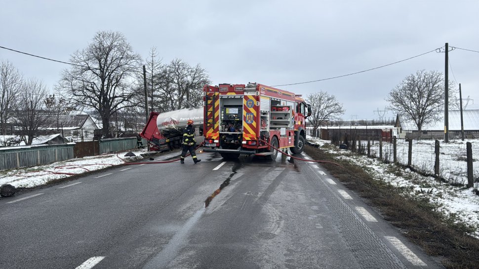 Impact fatal pe E85: Autoturism și cisternă implicate într-un impact violent la Roșiori 7376