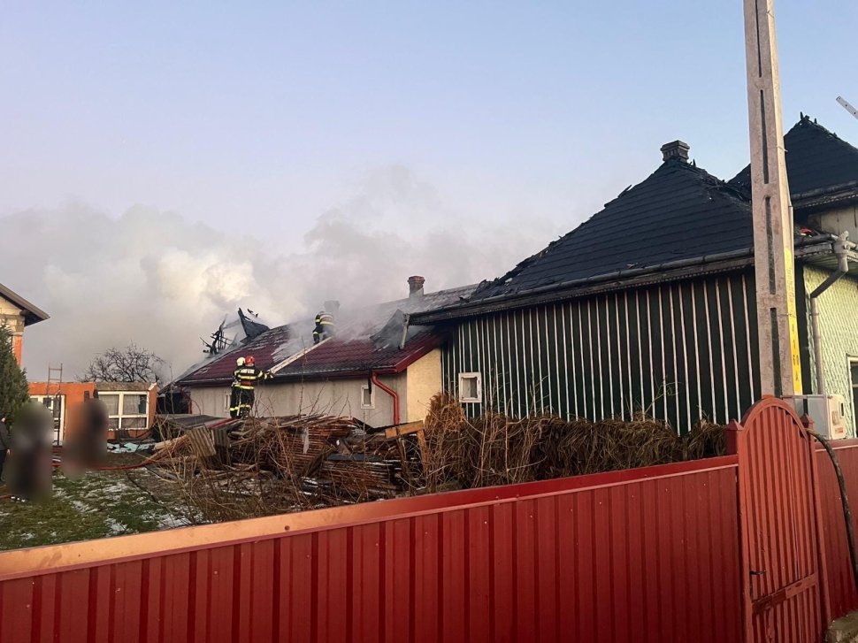 Tragedie în penultima zi a anului: Incendiu devastator în Marginea, cu pierderi majore; zeci de animale pierite în flăcări 7452