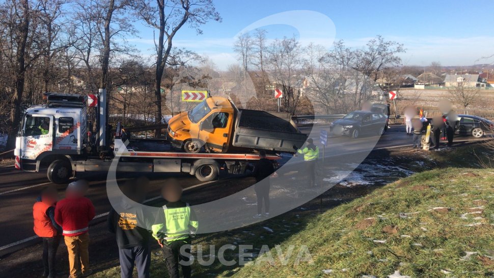 Impact violent între o mașină și o autoutilitară, la Boroaia 7468