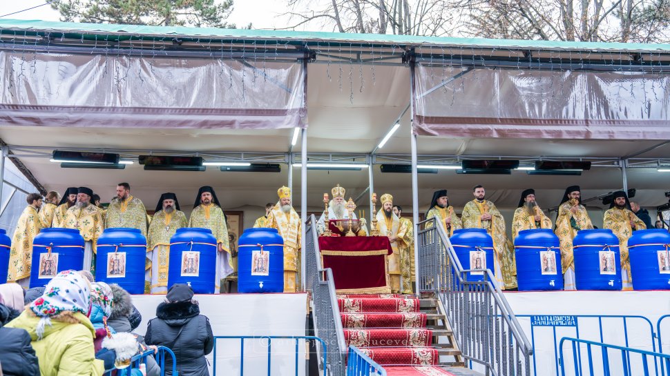 Mănăstirea „Sfântul Ioan cel Nou” din Suceava, loc de pelerinaj pentru mulțimea de credincioși la Sfânta Liturghie de Bobotează 7531