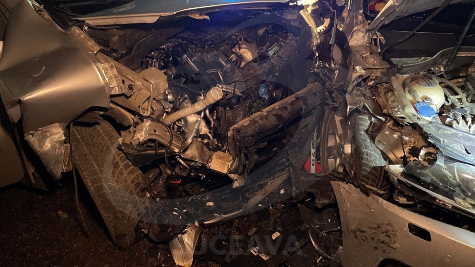 Impact puternic în miez de noapte la Boroaia: două autoturisme s-au ciocnit violent pe fondul carosabilului umed 7552