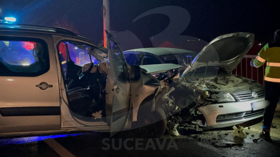 Impact puternic în miez de noapte la Boroaia: două autoturisme s-au ciocnit violent pe fondul carosabilului umed 7555