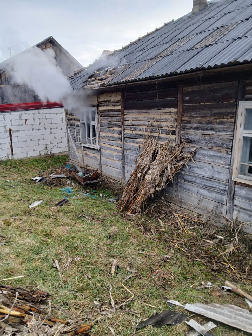 Incendiu devastator la o casă din Bogata  7576