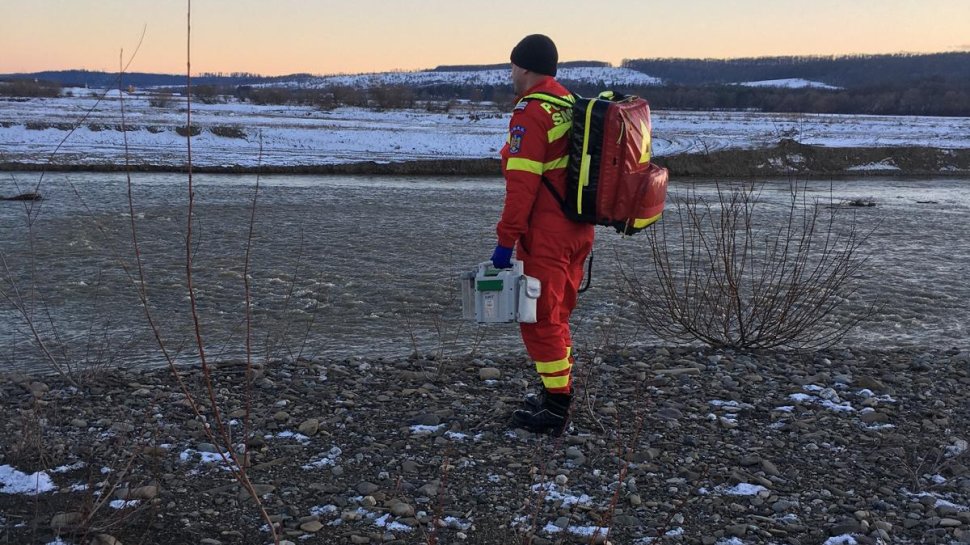 Bărbatul căutat de pompieri pe râul Moldova a fost găsit decedat în albia râului 7633