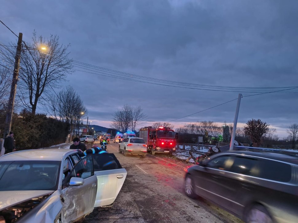 Șase persoane implicate într-un accident grav, la Vicovu de Jos 7642