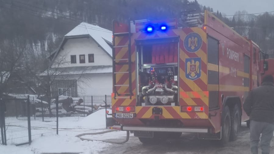 Incendiu puternic izbucnit într-o gospodărie din Falcău 7668