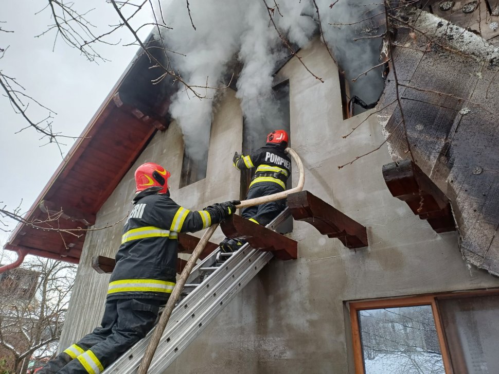 Incendiu puternic izbucnit într-o gospodărie din Falcău 7670