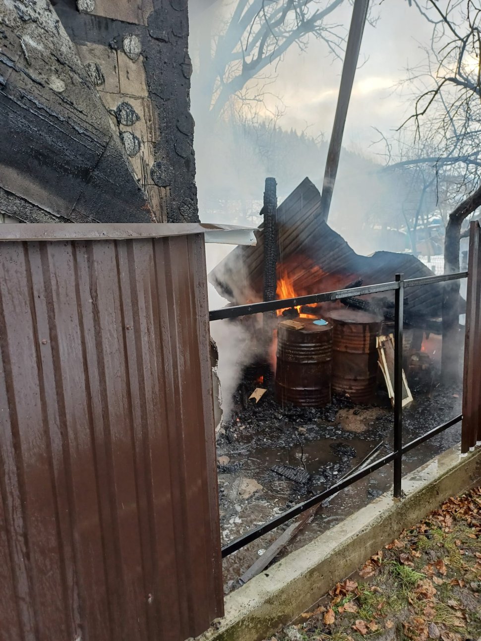 Incendiu puternic izbucnit într-o gospodărie din Falcău 7671