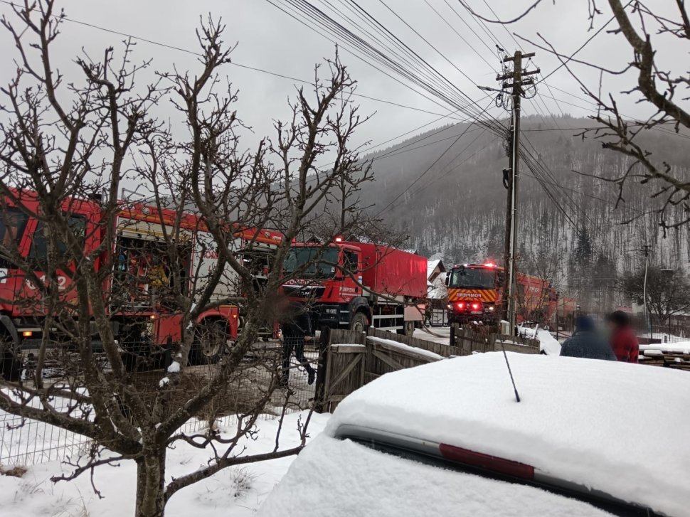Incendiu puternic izbucnit într-o gospodărie din Falcău 7673
