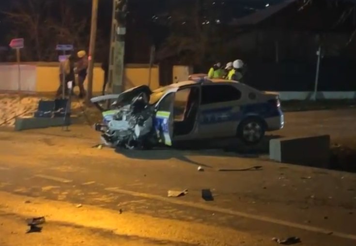 O autospecială de poliție și un tir implicate într-un grav accident rutier la ieșire din Vorona 7686