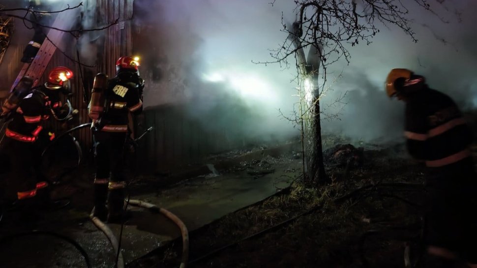 O casă din Siminicea a fost cuprinsă de flăcări, joi seară 7774