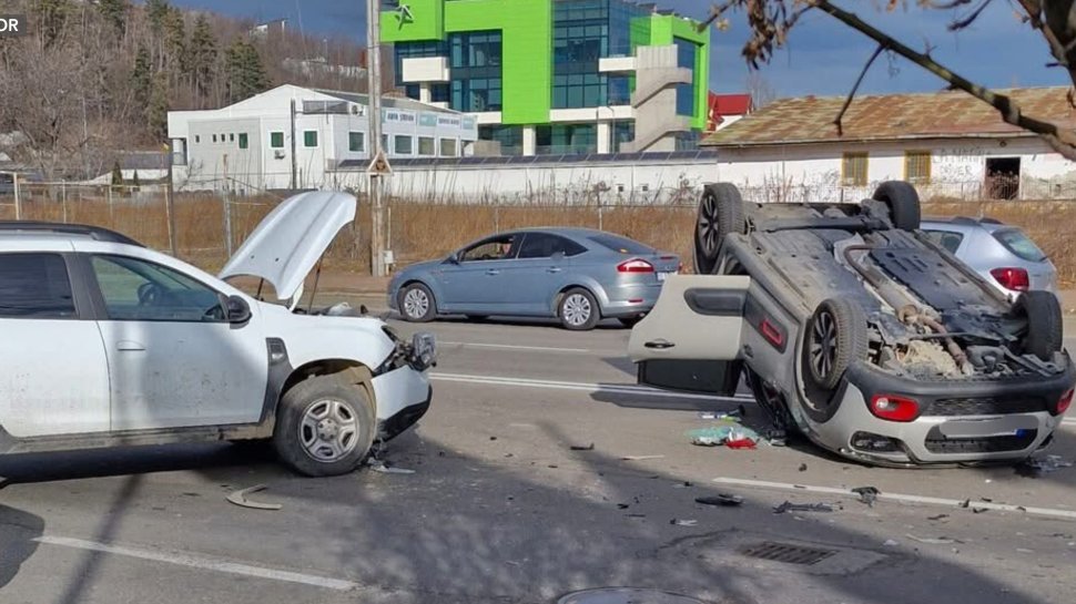 Accident între o autospecială a Poliției și un autoturism, la Piatra-Neamț 7801