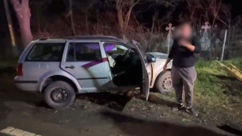 Autoturism grav avariat în urma unui accident produs pe o stradă din municipiul Suceava