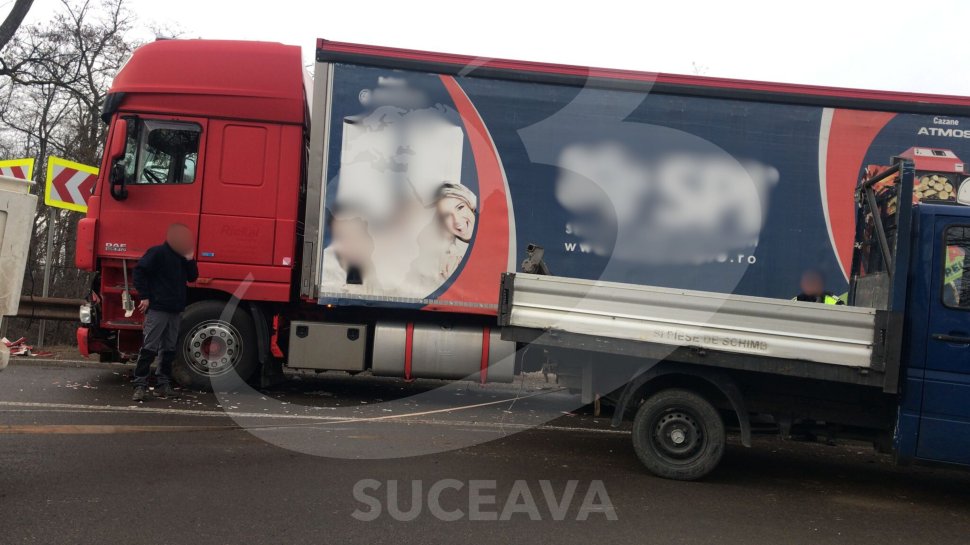 Ziua și accidentul în curba din comuna Boroaia, pe DN15C 7858