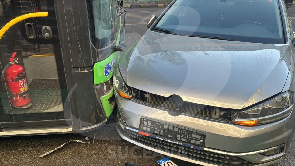 Accident grav între trei autoturisme și un autobuz TPL, pe strada Ana Ipătescu 7925