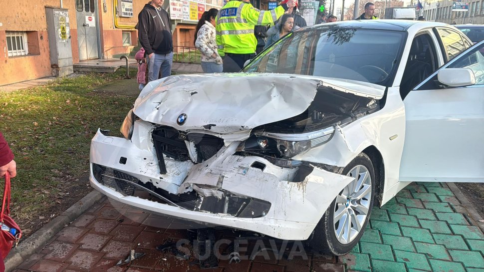 Accident grav între trei autoturisme și un autobuz TPL, pe strada Ana Ipătescu 7926