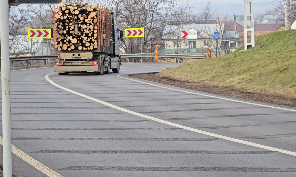 Microfrezarea în spic nu a oprit accidentele rutiere în curba de la Boroaia 7917